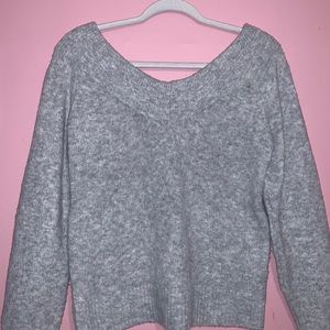H&M OFF THE SHOULDER SWEATER 🤍